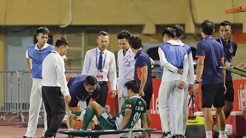 Thủ môn Bùi Tiến Dũng chấn thương nặng, nghỉ hết mùa giải  Thủ môn Bùi Tiến Dũng chấn thương nặng, nghỉ hết mùa giải